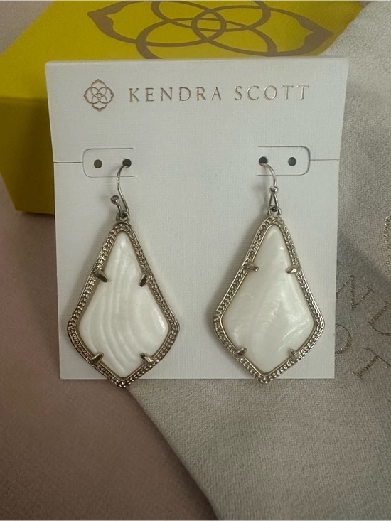 Kendra Scott Jewelry - Kendra Scott White Mother-of-Pearl Alexander Drop Earrings